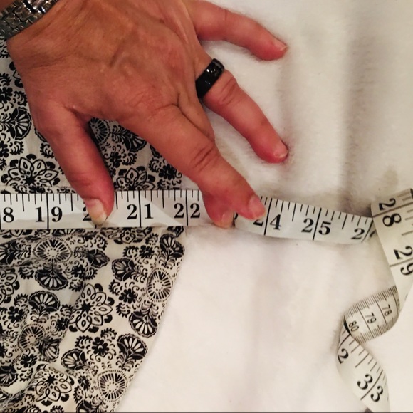 🤑BOGO🤑 Cute black and white summer dress. - Picture 8 of 14